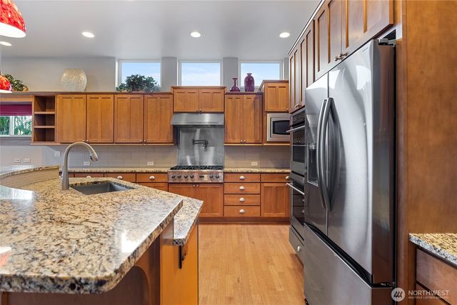 883 Summerhill Ridge Drive NW, Issaquah, WA 98027