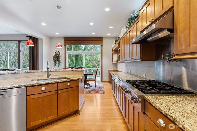 883 Summerhill Ridge Drive NW, Issaquah, WA 98027