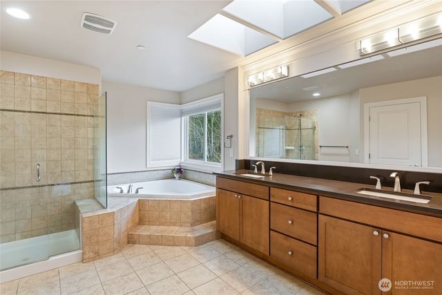883 Summerhill Ridge Drive NW, Issaquah, WA 98027