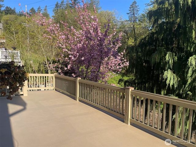 883 Summerhill Ridge Drive NW, Issaquah, WA 98027
