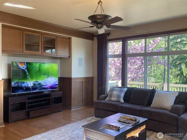883 Summerhill Ridge Drive NW, Issaquah, WA 98027