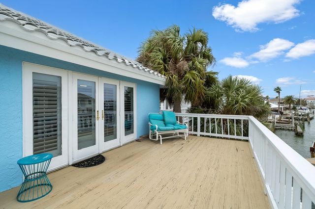 43 Blue Heron Dr, Rockport, TX 78382