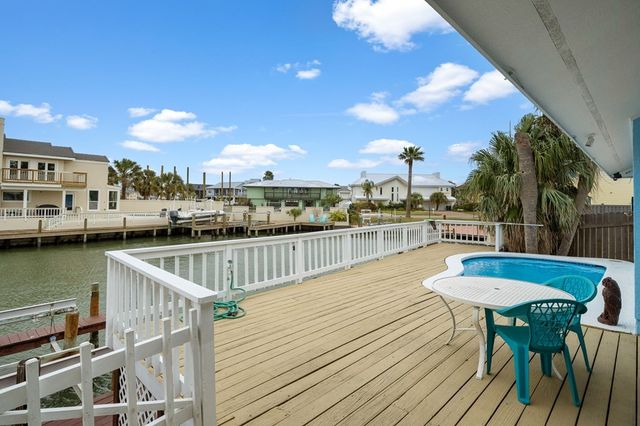 43 Blue Heron Dr, Rockport, TX 78382