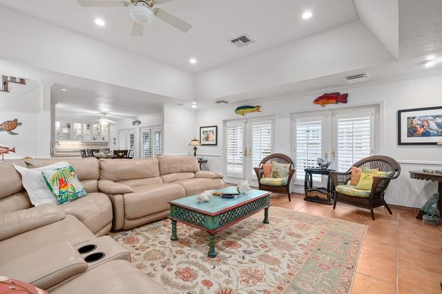 43 Blue Heron Dr, Rockport, TX 78382