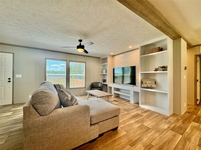 706 Sandpiper Court, Seven Points, TX 75143