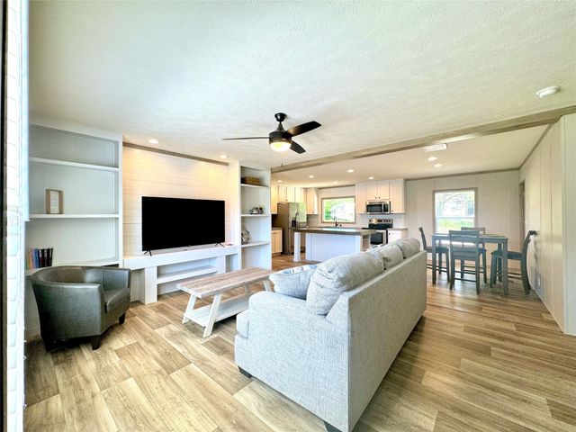 706 Sandpiper Court, Seven Points, TX 75143