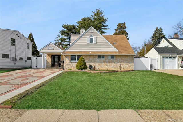 93 Hearth Lane, Westbury, NY 11590