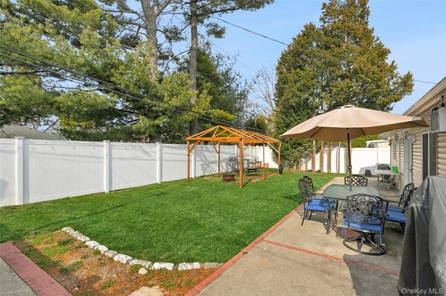 93 Hearth Lane, Westbury, NY 11590