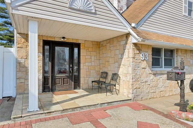 93 Hearth Lane, Westbury, NY 11590