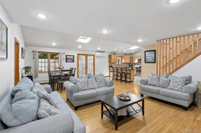 93 Hearth Lane, Westbury, NY 11590