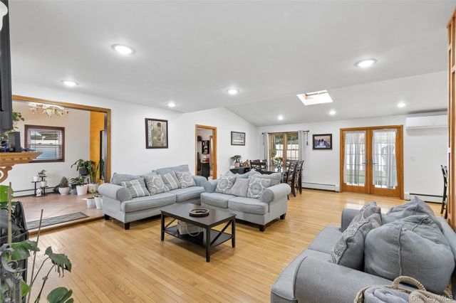 93 Hearth Lane, Westbury, NY 11590