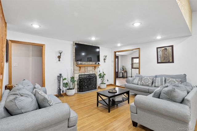 93 Hearth Lane, Westbury, NY 11590