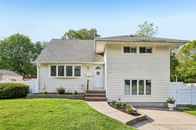 7 Bowden Drive, Huntington Station, NY 11746