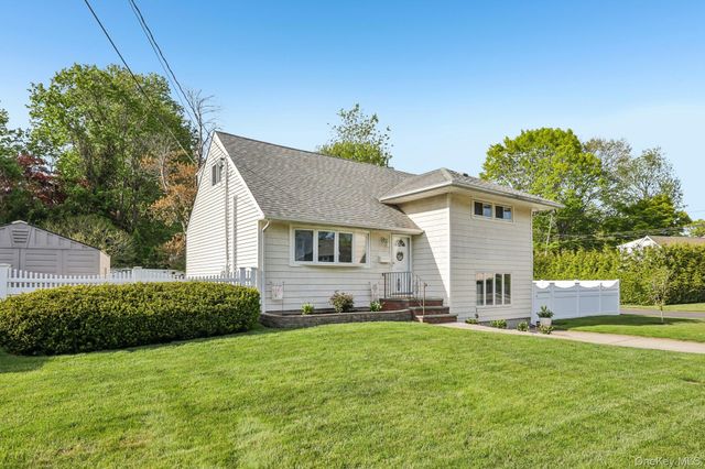 7 Bowden Drive, Huntington Station, NY 11746