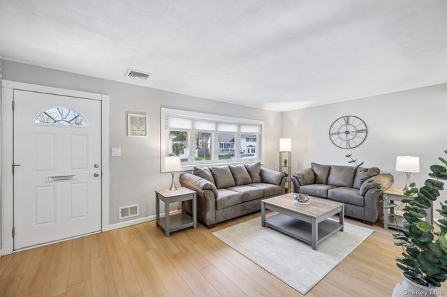 7 Bowden Drive, Huntington Station, NY 11746