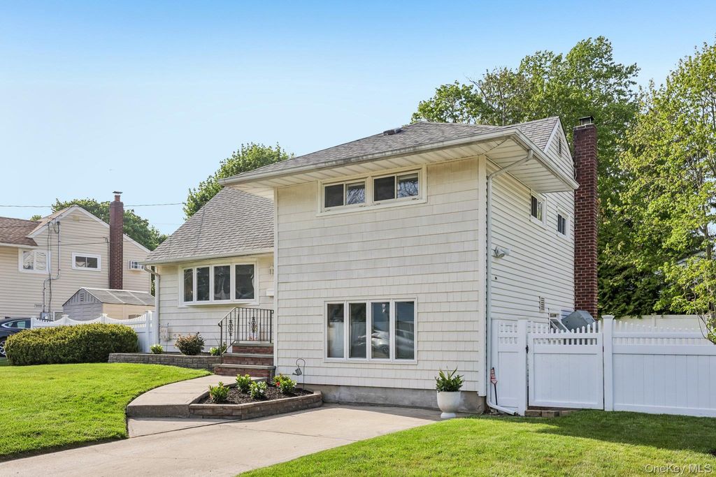 7 Bowden Drive, Huntington Station, NY 11746