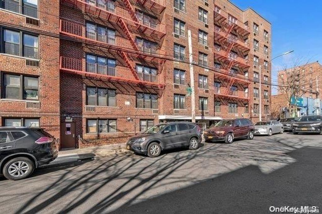 87-70 173 Street 6H, Jamaica, NY 11432