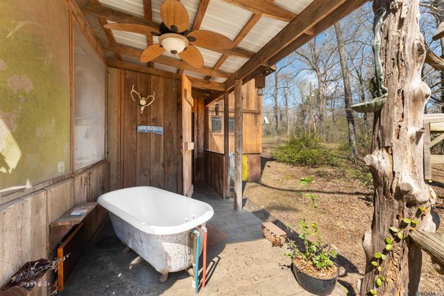 10894 Bains Rd, St Francisville, LA 70775