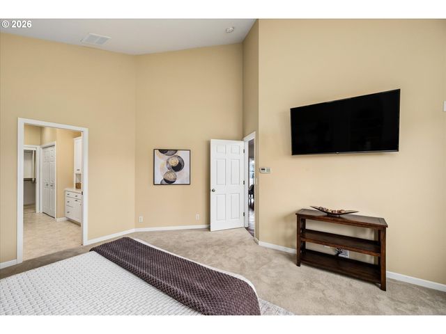 2002 LAKE SHORE Dr, Eugene, OR 97408