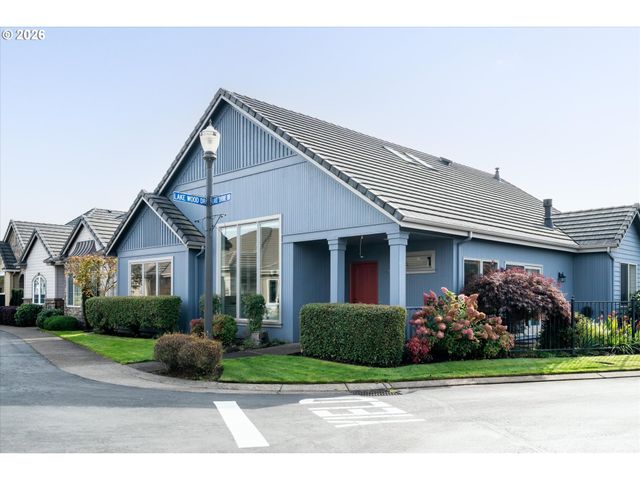 2002 LAKE SHORE Dr, Eugene, OR 97408