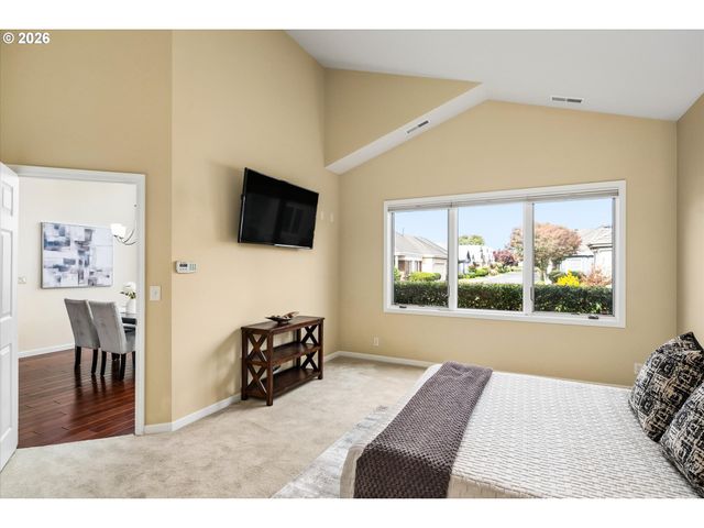 2002 LAKE SHORE Dr, Eugene, OR 97408