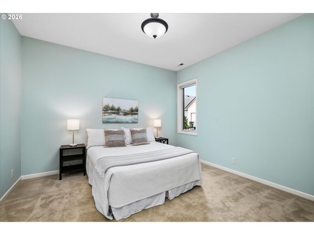 2002 LAKE SHORE Dr, Eugene, OR 97408