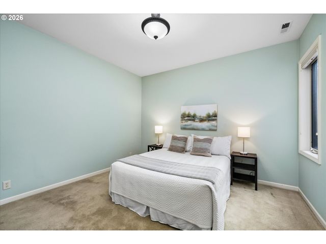 2002 LAKE SHORE Dr, Eugene, OR 97408