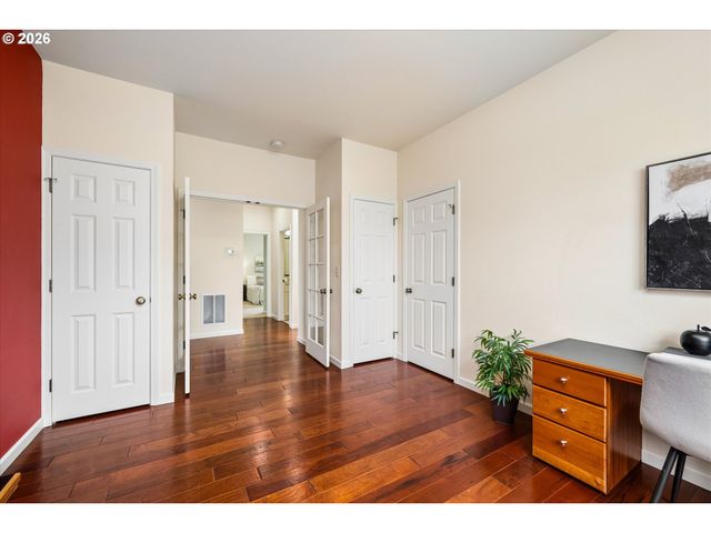 2002 LAKE SHORE Dr, Eugene, OR 97408