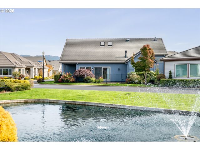 2002 LAKE SHORE Dr, Eugene, OR 97408