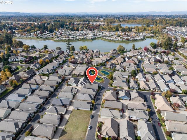 2002 LAKE SHORE Dr, Eugene, OR 97408