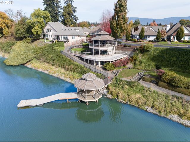 2002 LAKE SHORE Dr, Eugene, OR 97408