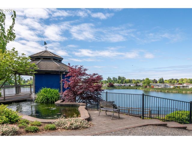 2002 LAKE SHORE Dr, Eugene, OR 97408
