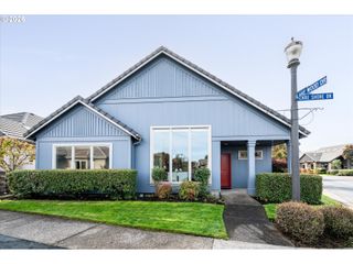 2002 LAKE SHORE Dr, Eugene, OR 97408