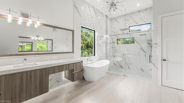 123 10th AVE NW, Naples, FL 34120