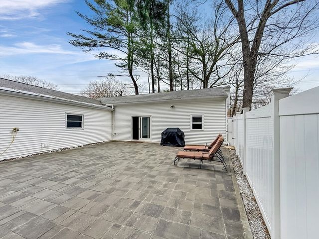 126 Beach Rd, Salisbury, MA 01952