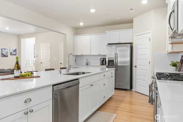 937 Panoramic Loop, Bremerton, WA 98312