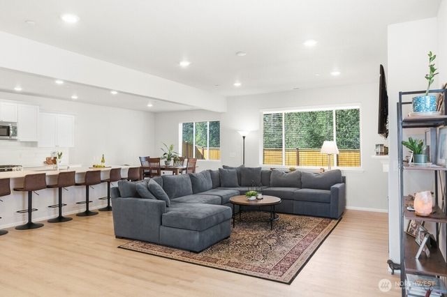 937 Panoramic Loop, Bremerton, WA 98312