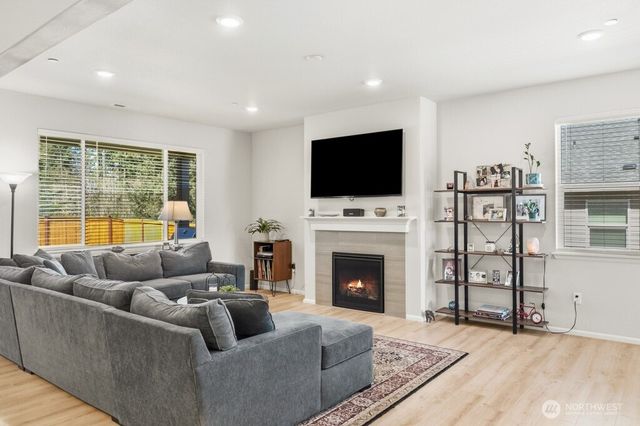 937 Panoramic Loop, Bremerton, WA 98312