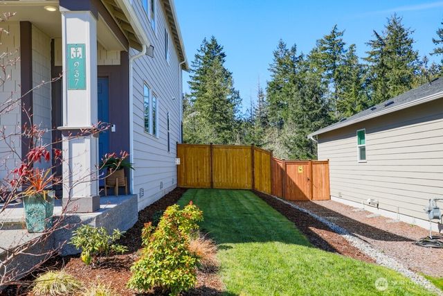 937 Panoramic Loop, Bremerton, WA 98312