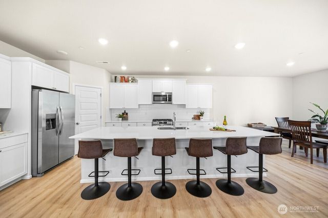 937 Panoramic Loop, Bremerton, WA 98312