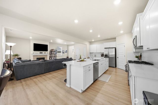 937 Panoramic Loop, Bremerton, WA 98312