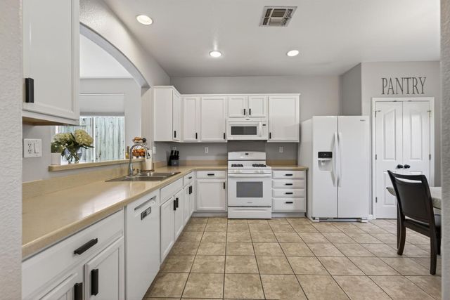 8232 Gold Sierra Ct, Antelope, CA 95843