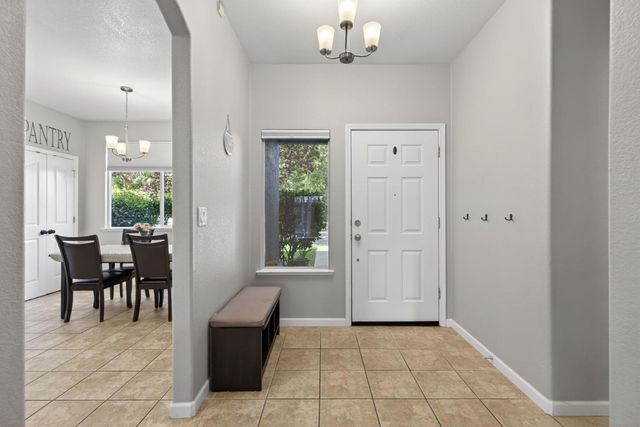 8232 Gold Sierra Ct, Antelope, CA 95843