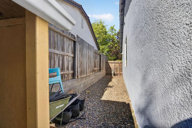 8232 Gold Sierra Ct, Antelope, CA 95843