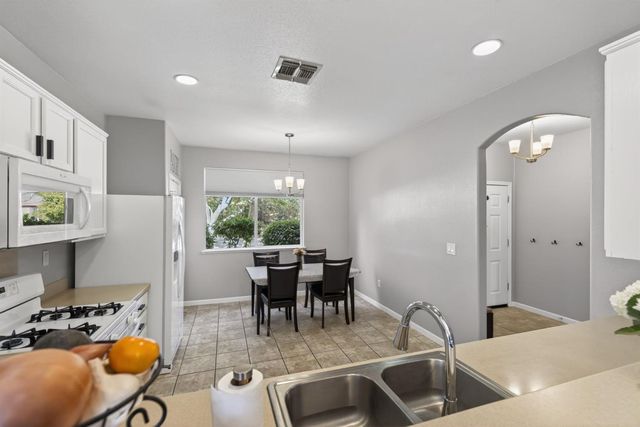 8232 Gold Sierra Ct, Antelope, CA 95843