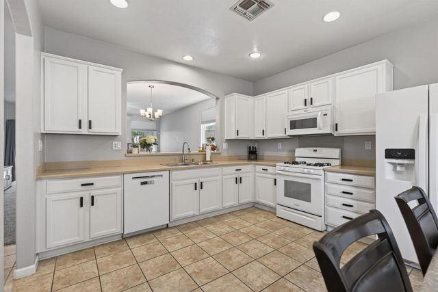 8232 Gold Sierra Ct, Antelope, CA 95843