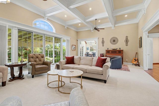 131 Loren Ln, Oakley, CA 94561