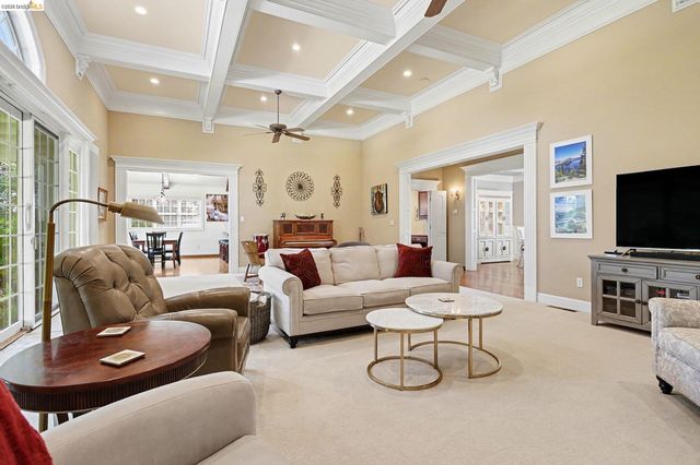 131 Loren Ln, Oakley, CA 94561