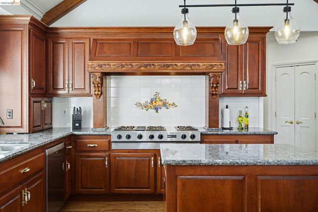 131 Loren Ln, Oakley, CA 94561