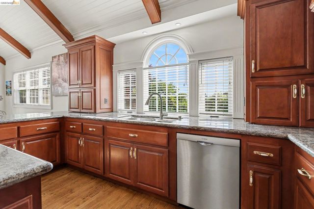 131 Loren Ln, Oakley, CA 94561